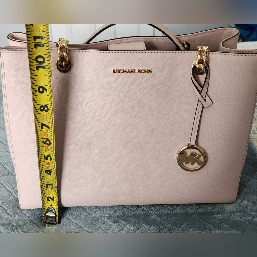 EUC Michael Kors Saffiano Leather Jet Set Large Tote. 14"x10.5"x5" - Picture 3 of 8